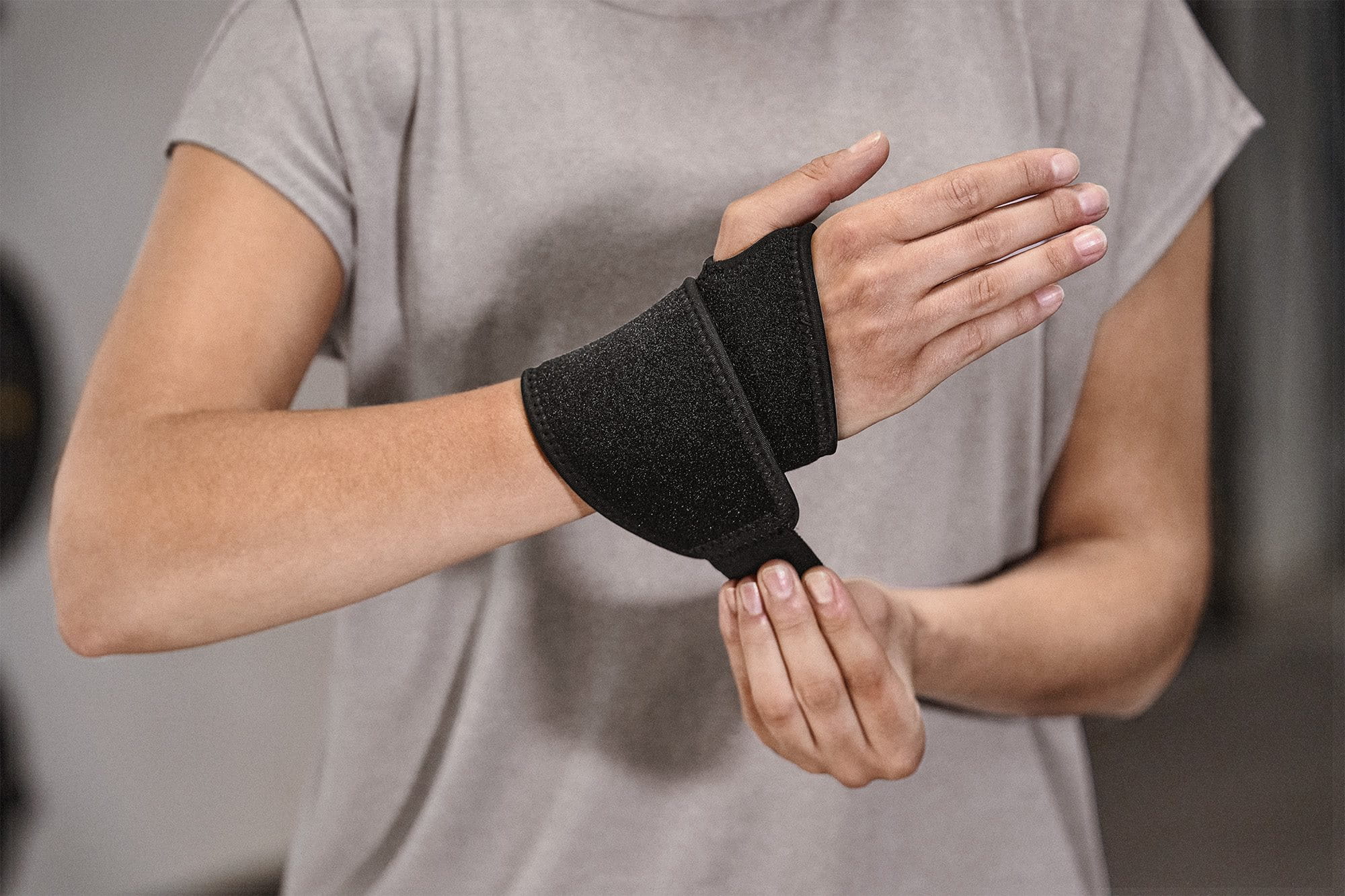 Protective Wrist Support Protection & Pain Relief Elastoplast UK